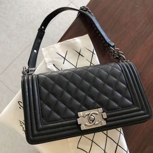 Women's caviar silver chain crossbody bag